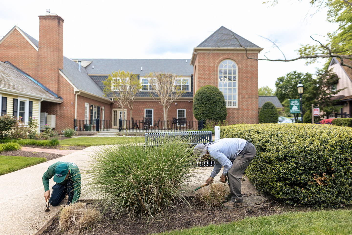 lucas and clark grounds company, professional lawn care and landscaping