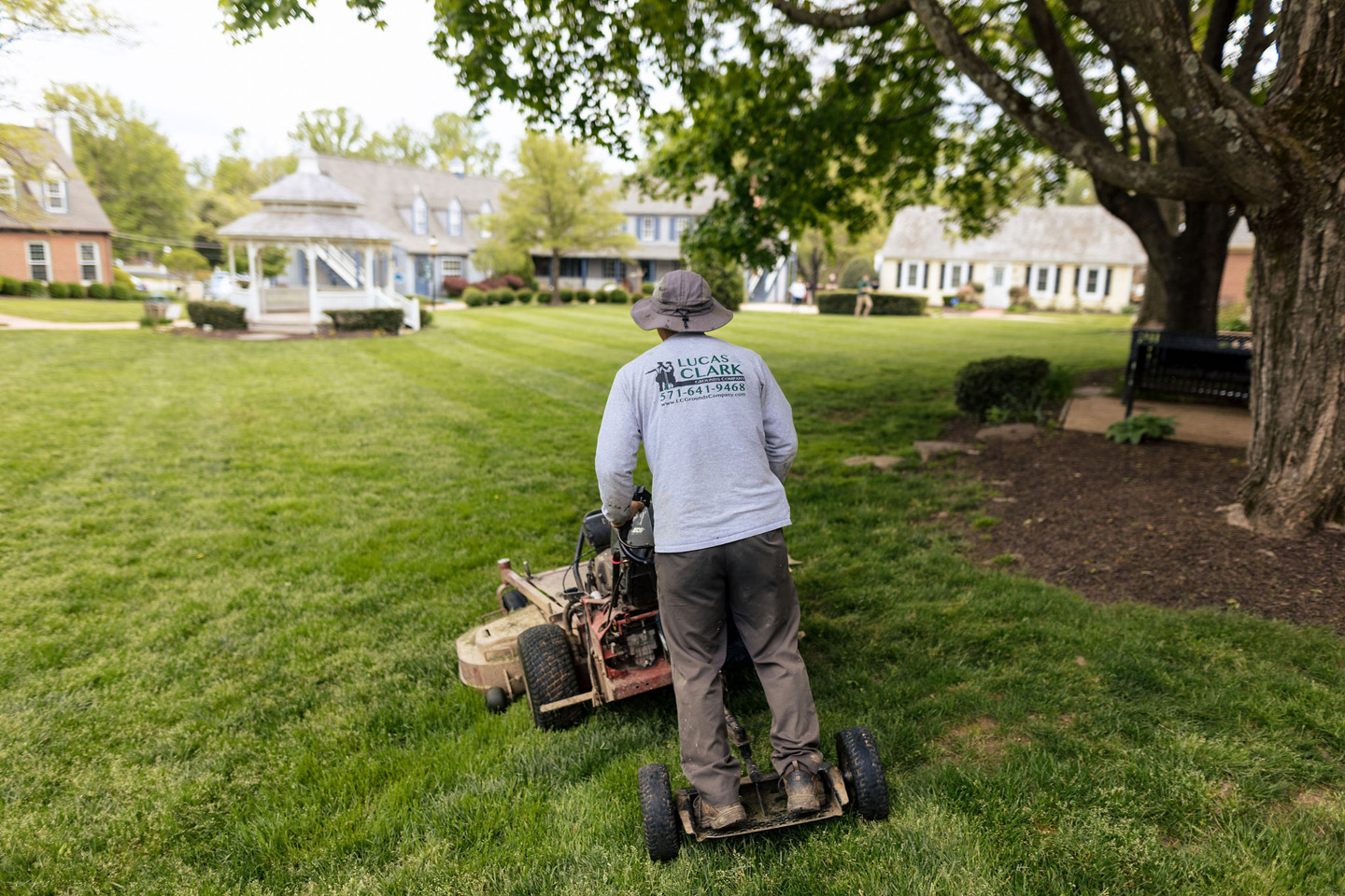 lucas and clark grounds company, professional lawn care and landscaping