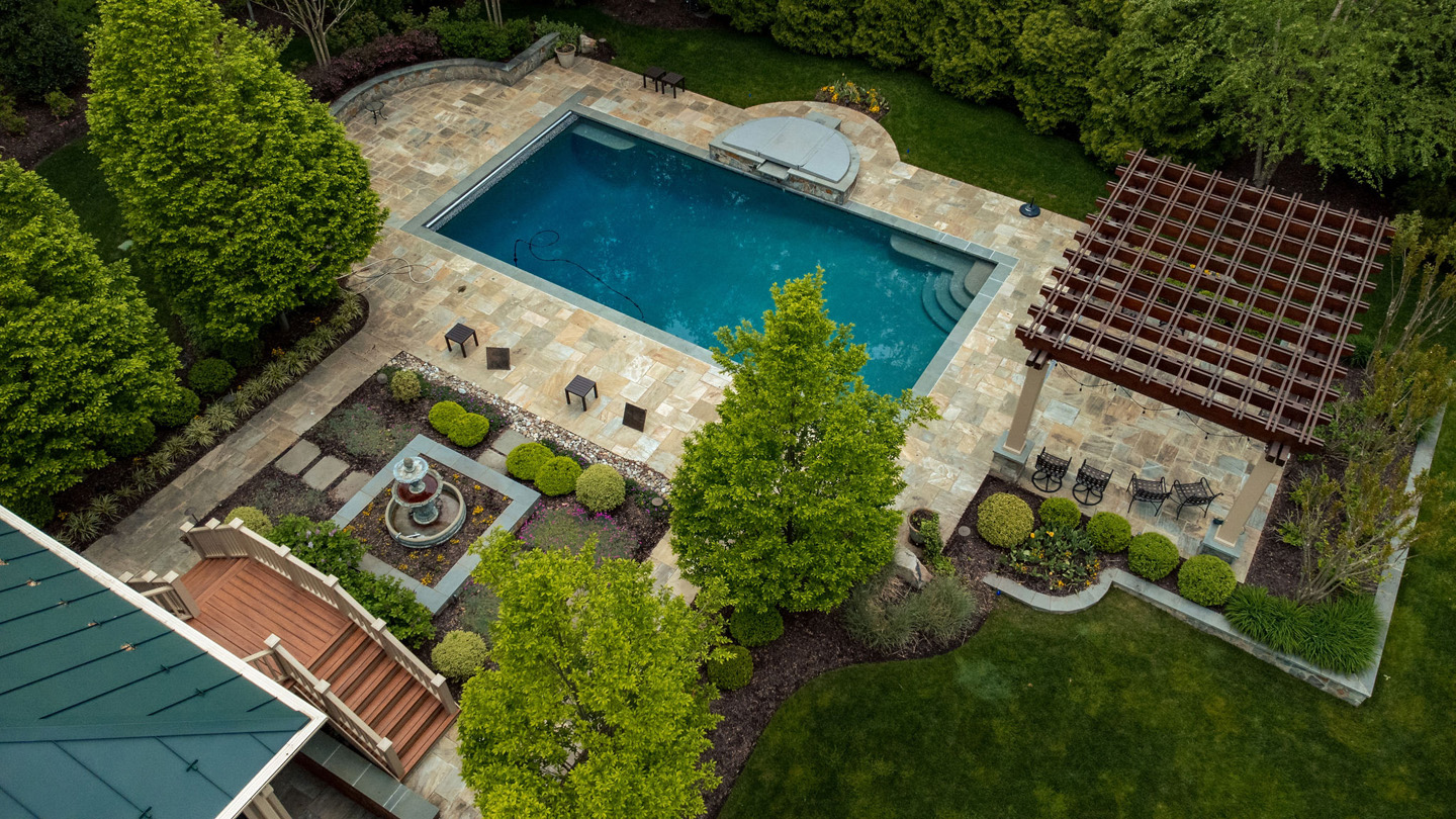 lucas and clark grounds company, professional lawn care and landscaping