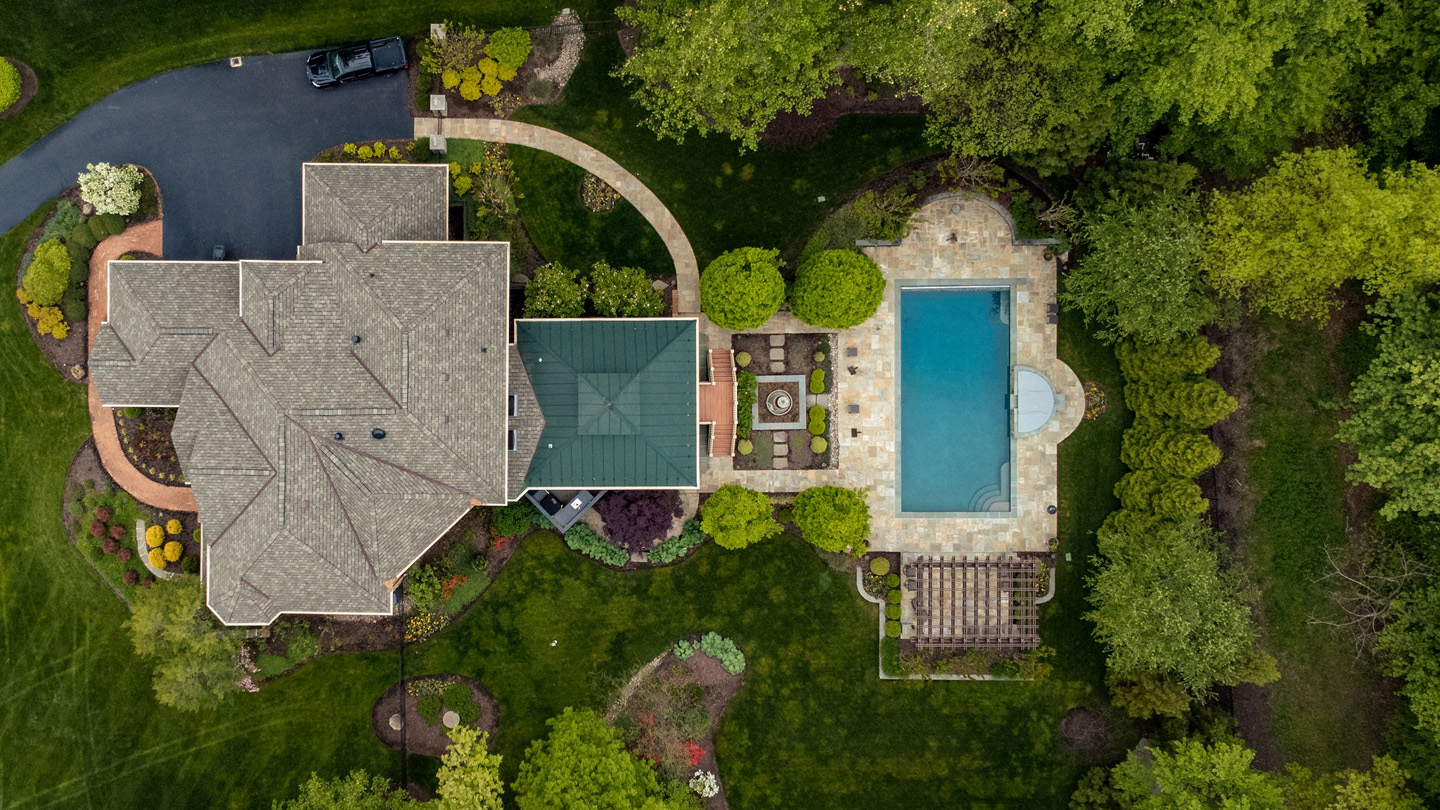 lucas and clark grounds company, professional lawn care and landscaping