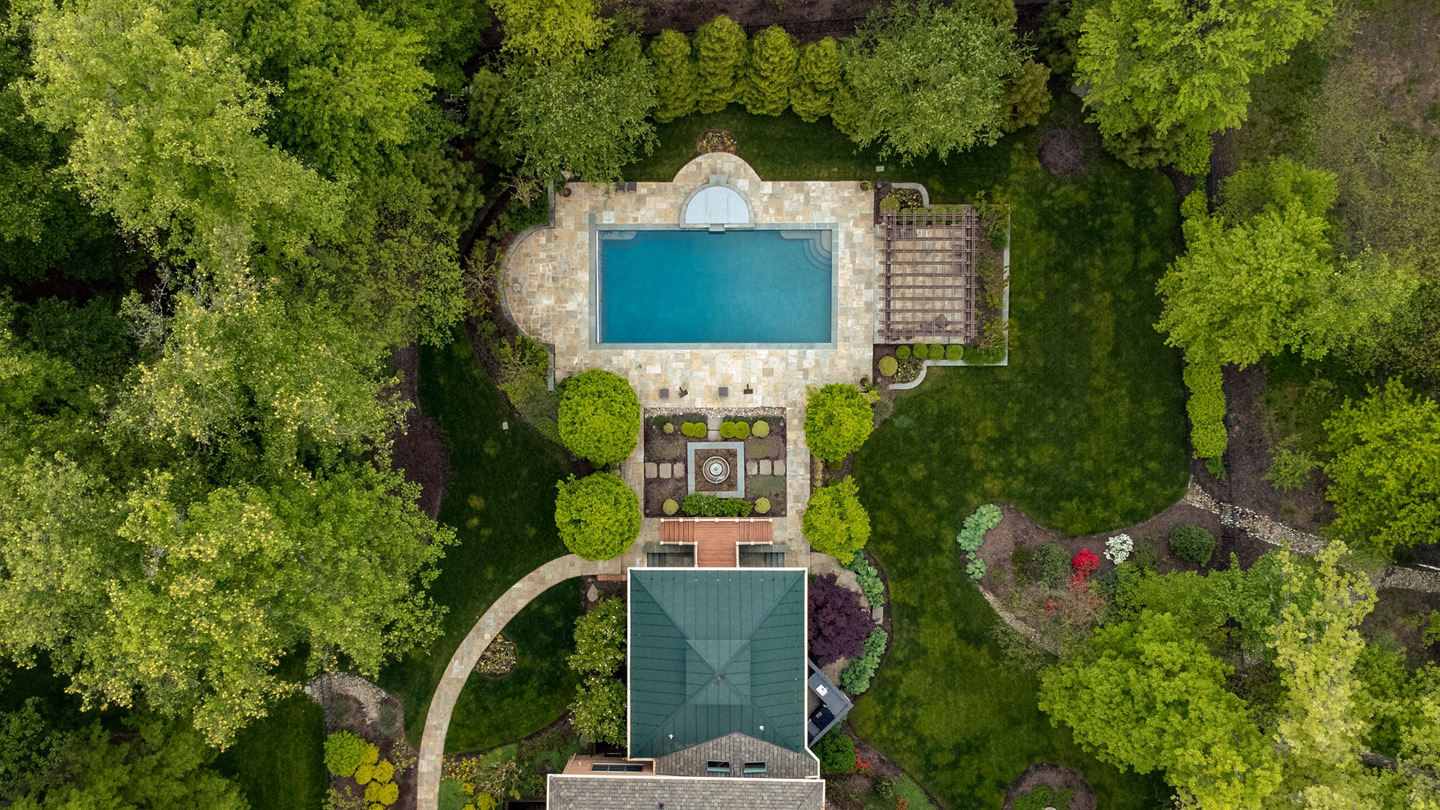 lucas and clark grounds company, professional lawn care and landscaping