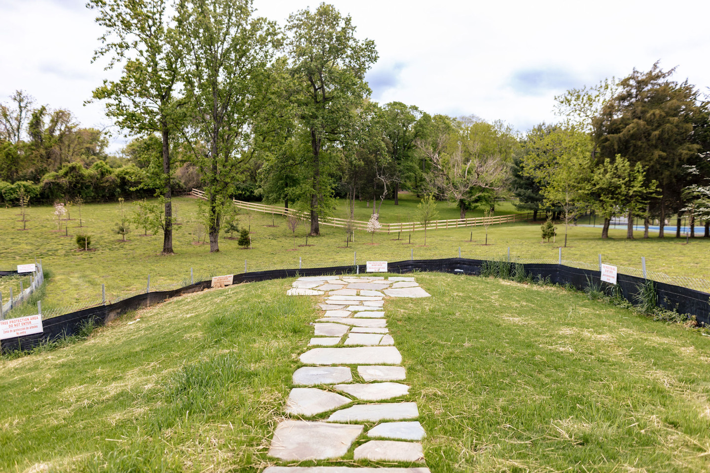 lucas and clark grounds company, professional lawn care and landscaping