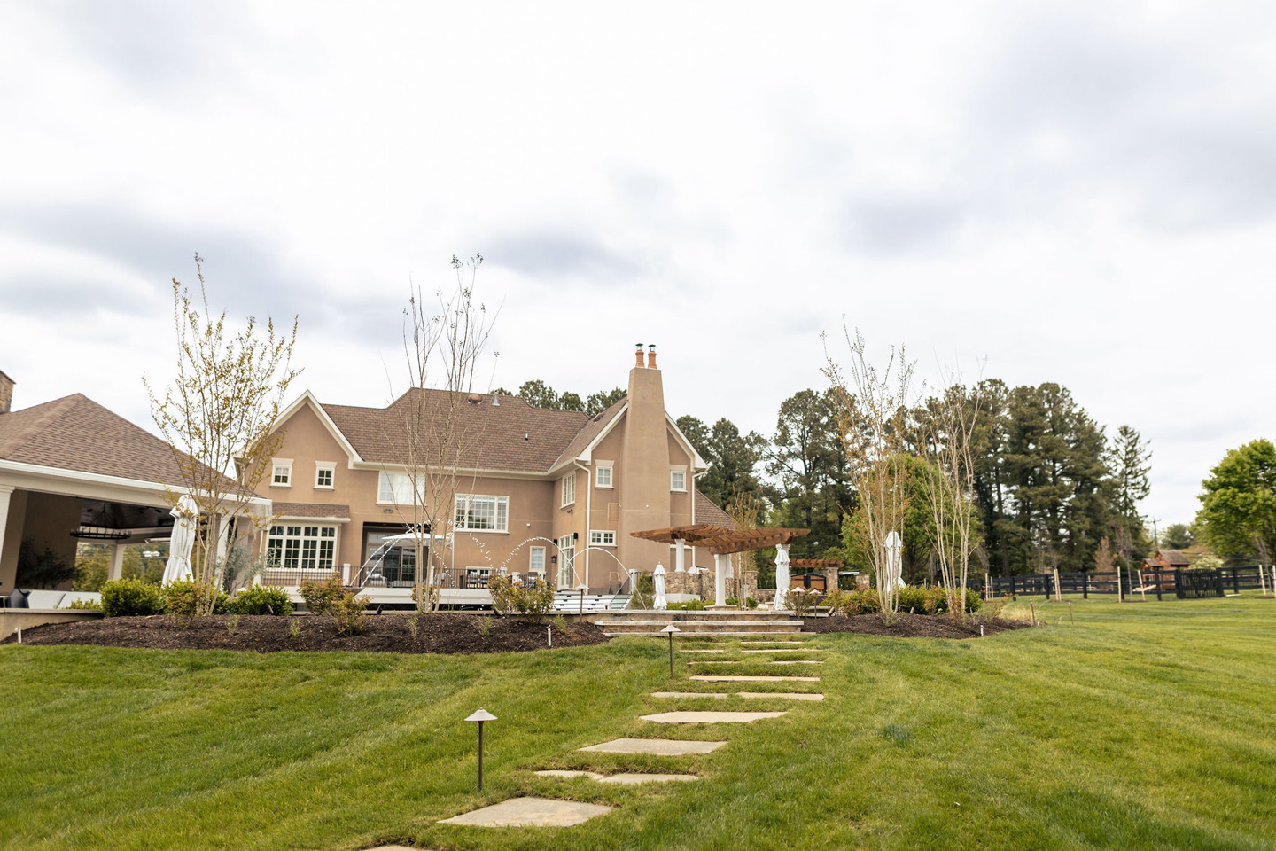 lucas and clark grounds company, professional lawn care and landscaping