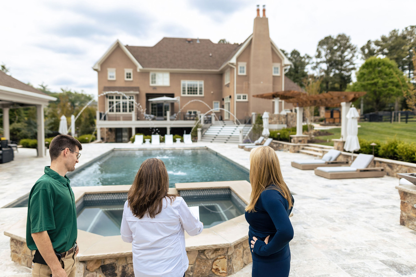 lucas and clark grounds company, professional lawn care and landscaping