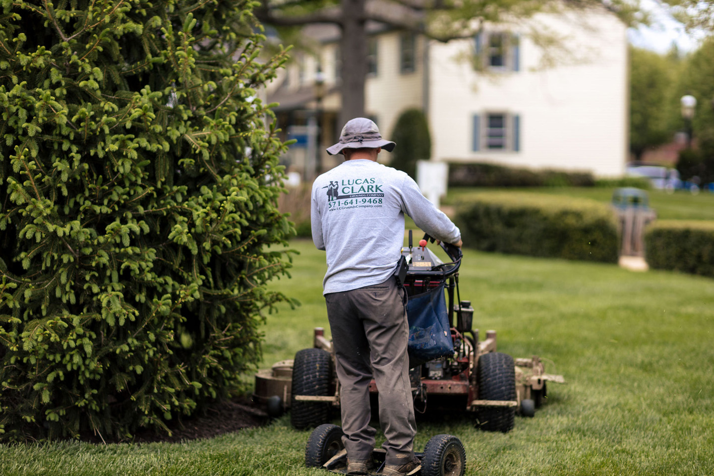lucas and clark grounds company, professional lawn care and landscaping