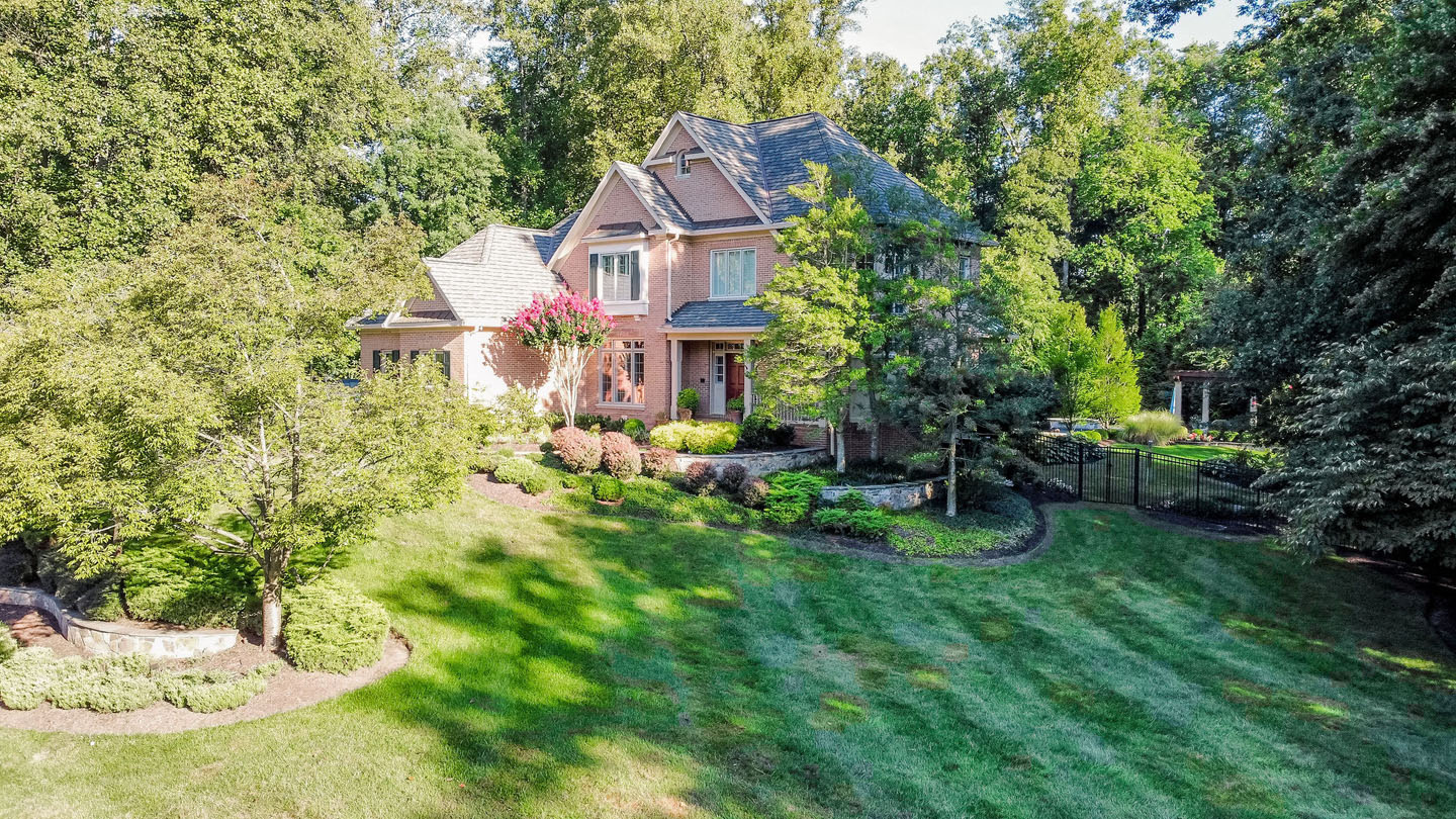 lucas and clark grounds company, professional lawn care and landscaping