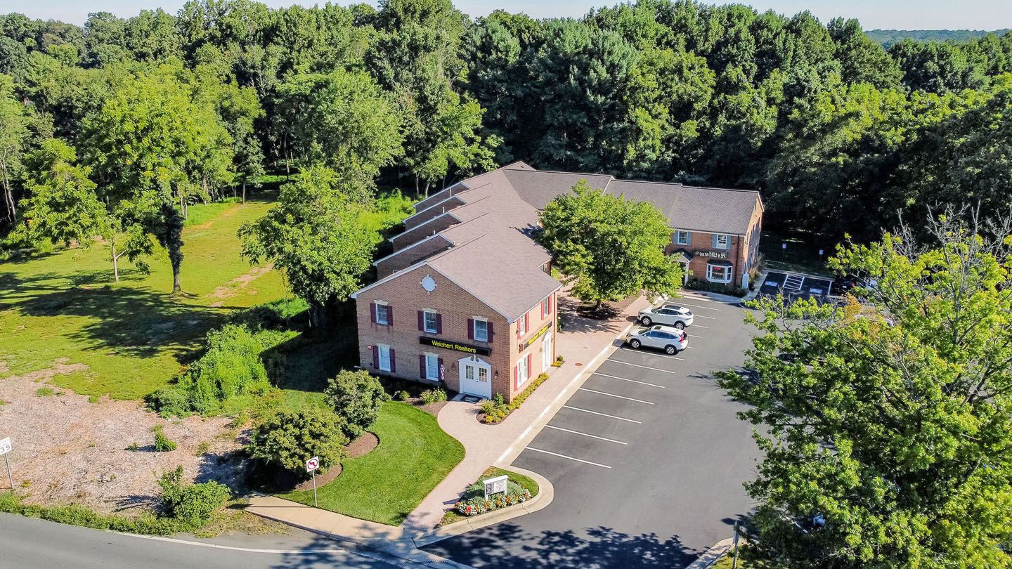 lucas and clark grounds company, professional lawn care and landscaping