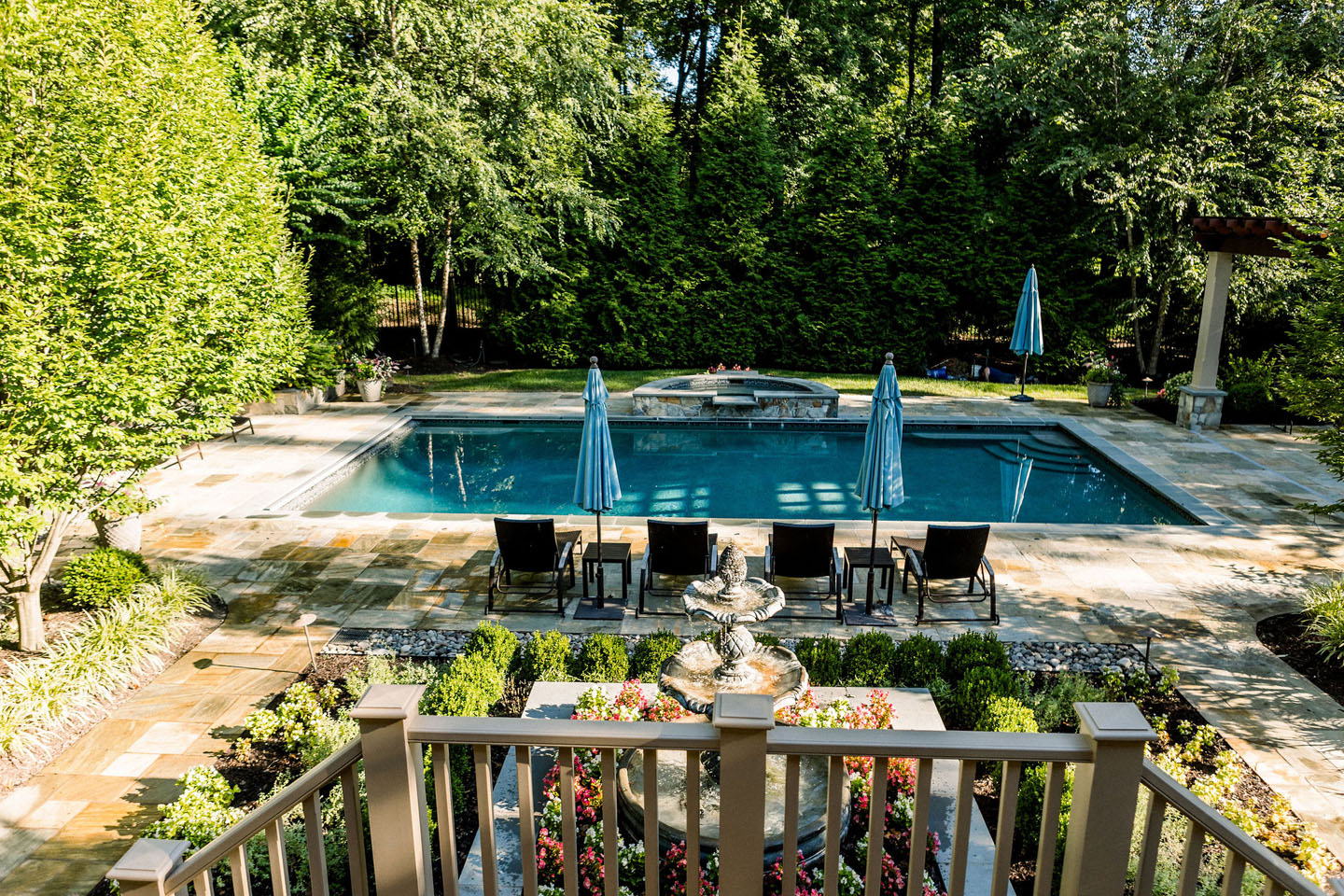 lucas and clark grounds company, professional lawn care and landscaping