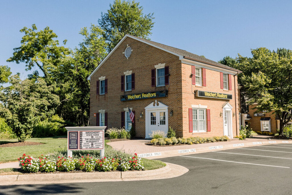 lucas and clark grounds company, professional lawn care and landscaping