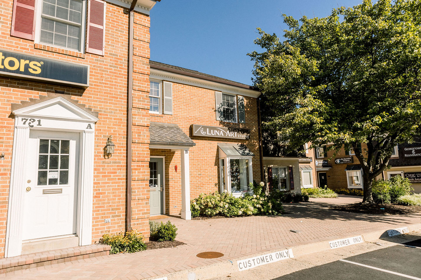 lucas and clark grounds company, professional lawn care and landscaping