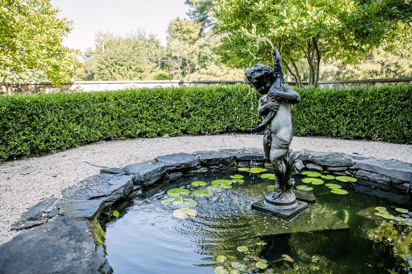 lucas and clark grounds company, professional lawn care and landscaping