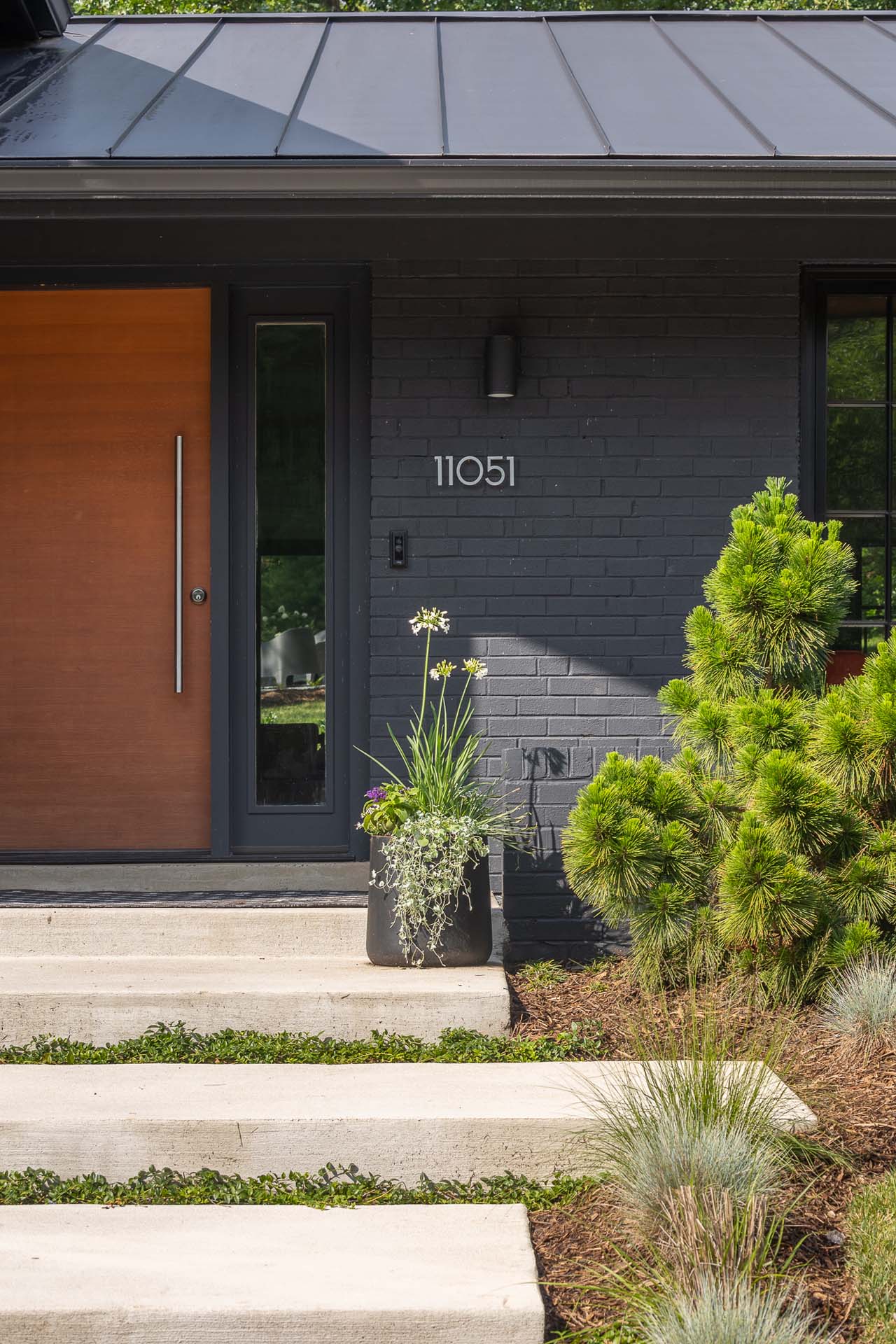 lucas and clark grounds company, professional lawn care and landscaping