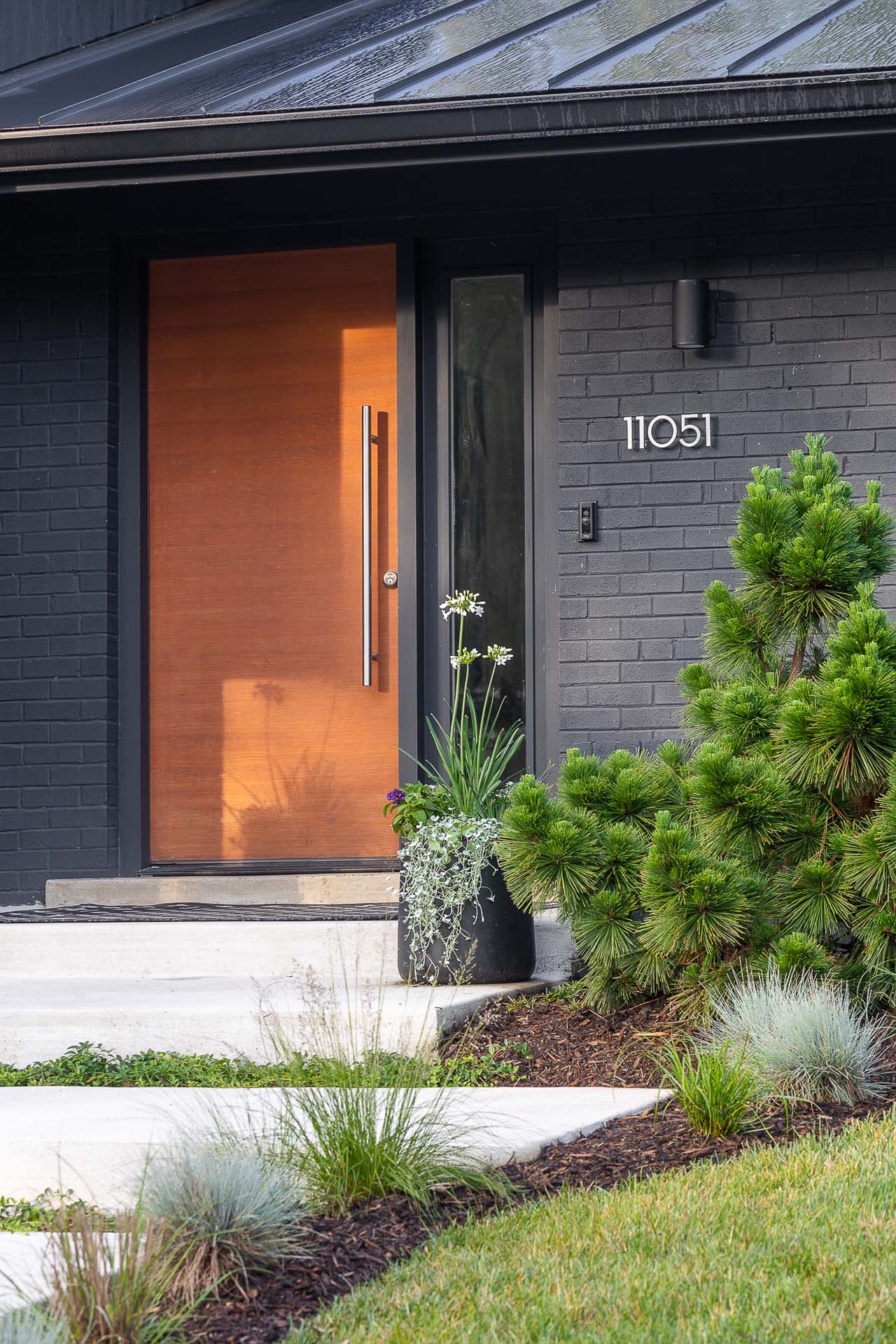 lucas and clark grounds company, professional lawn care and landscaping