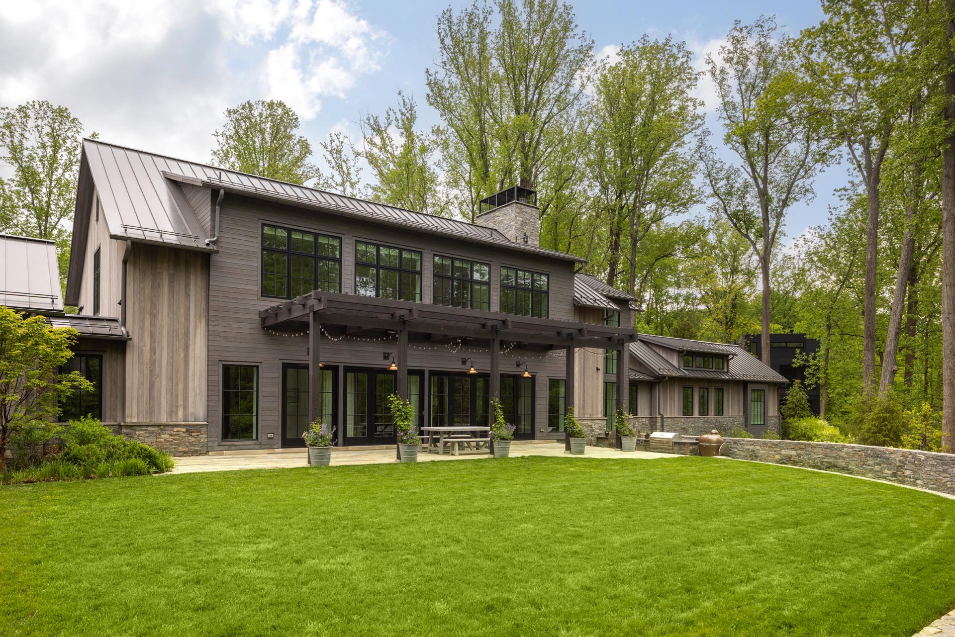 lucas and clark grounds company, professional lawn care and landscaping