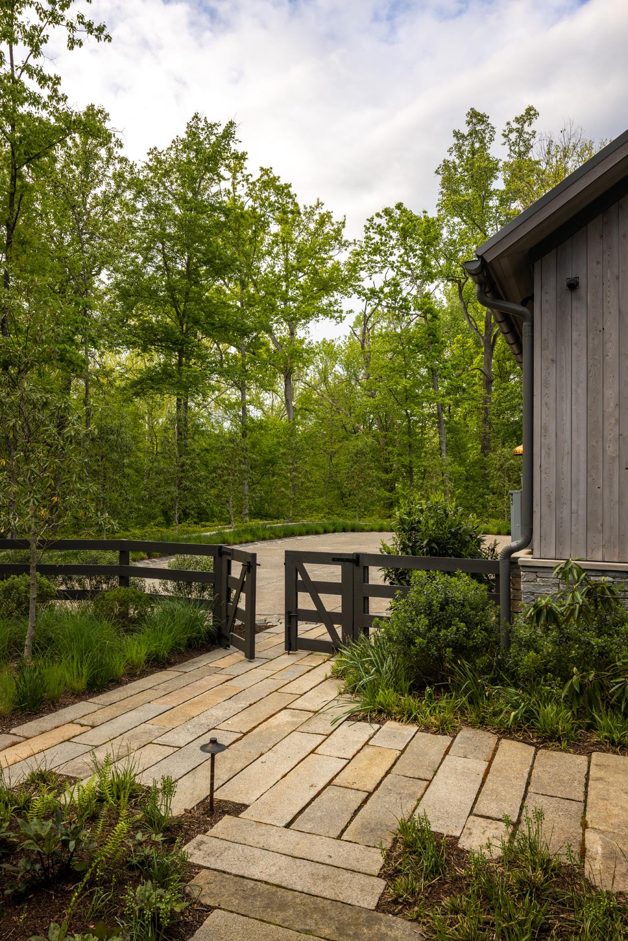 lucas and clark grounds company, professional lawn care and landscaping