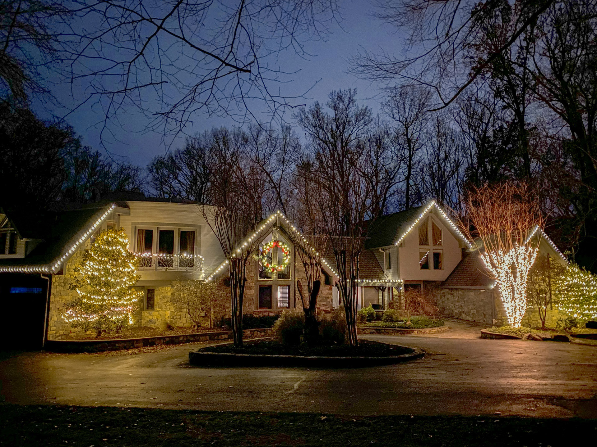 lucas and clark grounds company, professional lawn care and landscaping