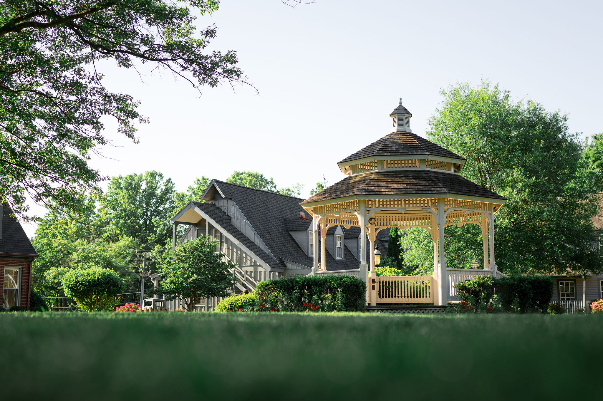 lucas and clark grounds company, professional lawn care and landscaping