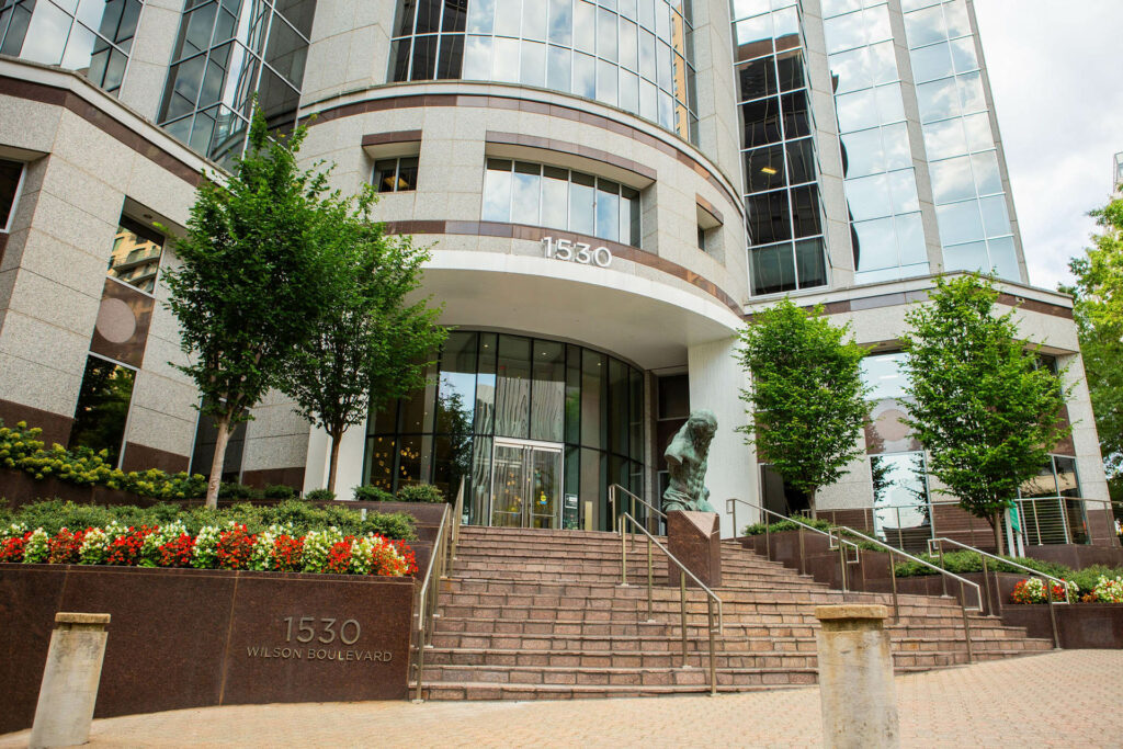 lucas and clark grounds company, professional lawn care and landscaping