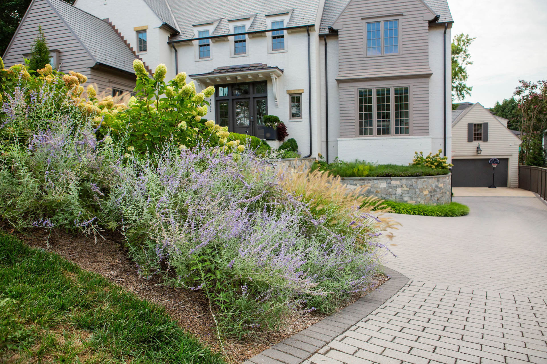 lucas and clark grounds company, professional lawn care and landscaping