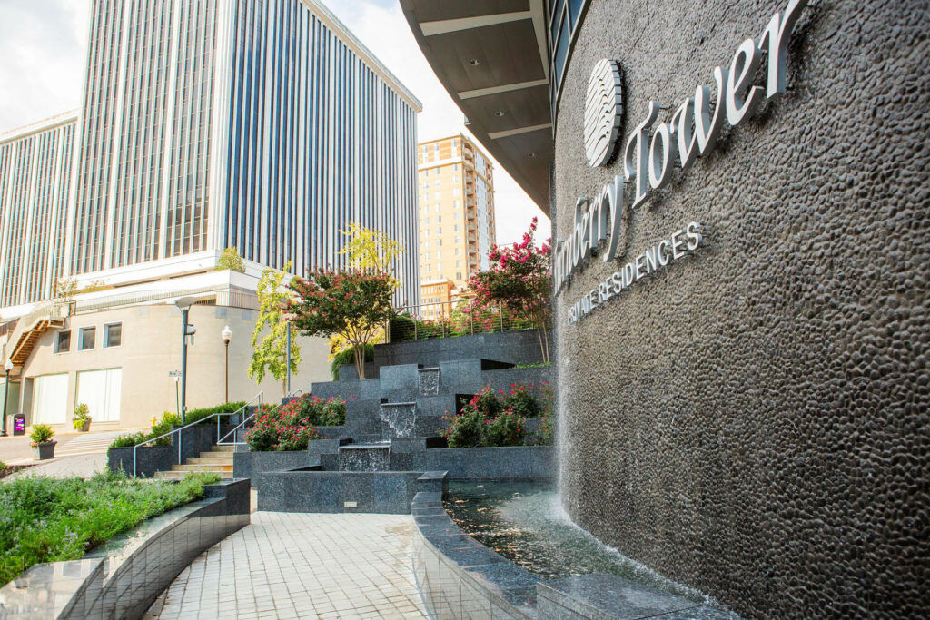 lucas and clark grounds company, professional lawn care and landscaping